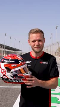 Кевин Магнуссен показал шлем на новый сезон
