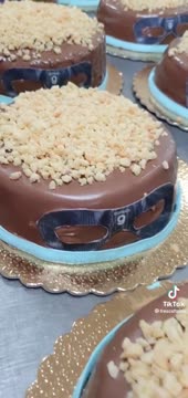 В Неаполе испекли шоколадные торты в честь Осимхена