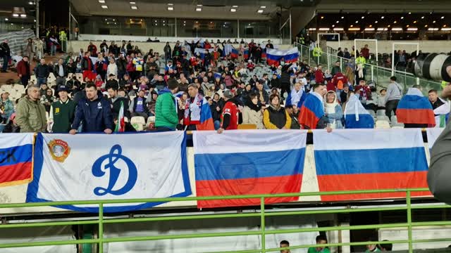 Сектор с гостевыми фанатами на матче Иран — Россия
