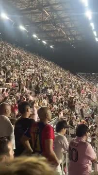 Фанаты покидают стадион «Интер Майами» после замены Месси