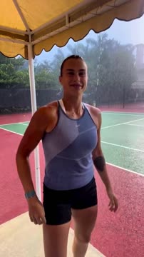 Арина Соболенко попала под ливень на тренировке