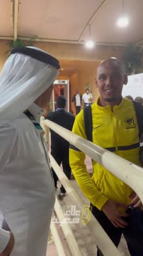 Болельщик подарил Фабиньо часы после дебюта за «Аль-Иттихад»