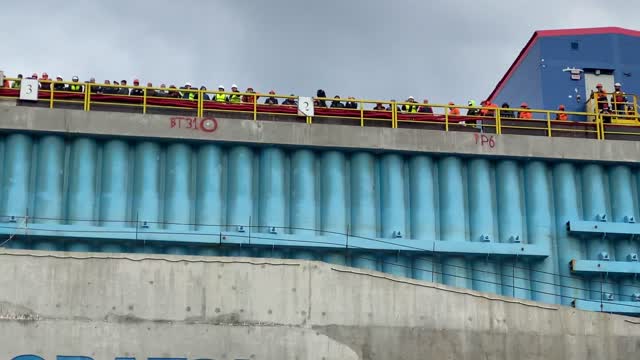 Работники ЦСКМС с высоты 20 метров следят за матчем 2DROTS в КР
