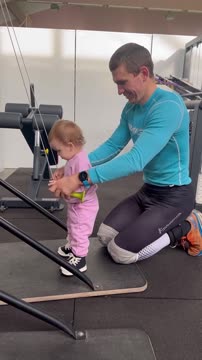 Большунов приучает дочку к спорту
