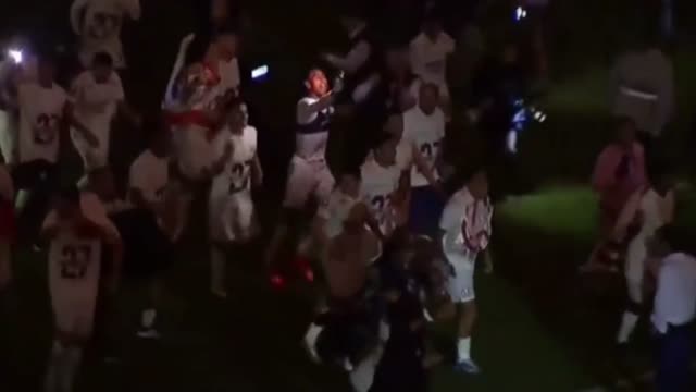 Игроки перуанской команды праздновали чемпионство в темноте