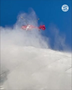 «Бавария» очищала крышу стадиона от снега с помощью вертолёта