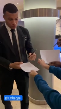 Мбаппе дал автограф сыну Александра Кержакова после матча ЛЧ