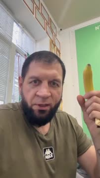 Александр Емельяненко показал забавное видео с бананом