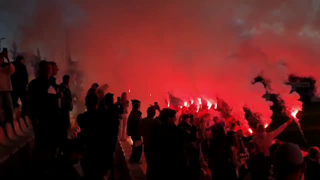 Фанаты ЦСКА и «Динамо» устроили файер-шоу после матча