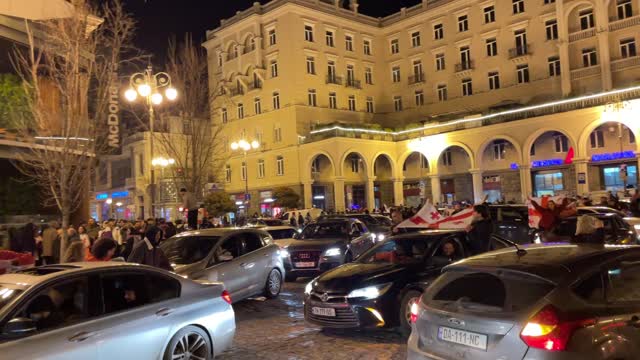 Что творится на улицах Тбилиси после выхода Грузии на Евро