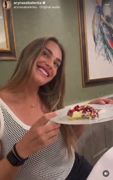 Арина Соболенко уронила торт на день рождения