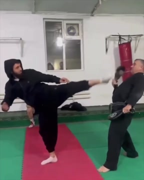 Завершивший карьеру Забит Магомедшарипов провёл тренировку в зале