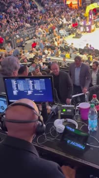 Камала Харрис посетила матча «Лейкерс» — «Голден Стэйт»