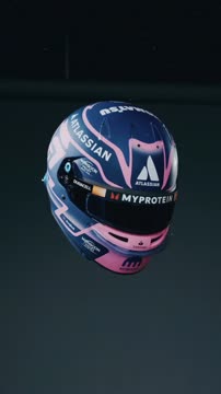 Албон показал дизайн шлема на сезон-2025