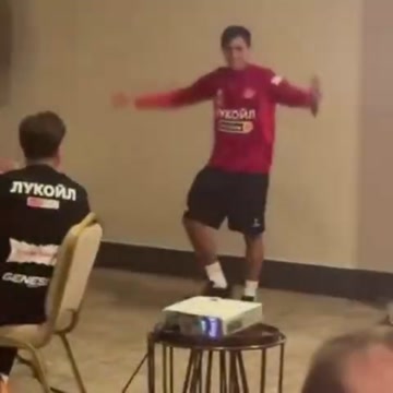 Пабло Солари спел песню перед футболистами «Спартака»