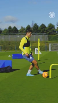 Родри приступил к тренировкам с мячом после разрыва «крестов»