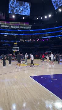 Дончич выиграл спор у тренеров «Лейкерс», попав с центра поля