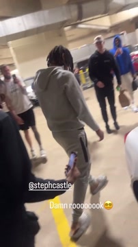 Игроки «Спёрс» сняли колёса с машины новичка Стефона Касла