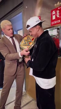 Ламин Ямаль встретился с чемпионом WWE Коди Роудсом