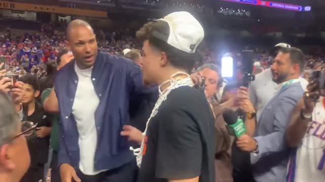 Хорфорд поздравил Клейтона с чемпионством NCAA