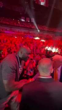 Шакил О'Нил поприветствовал Дональда Трампа на турнире UFC 314