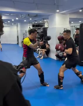 Холлоуэй провёл спарринг с Корейским Зомби