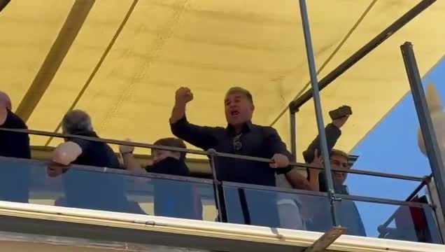 Лапорта заводит болельщиков «Барселоны» перед матчем с «Реалом»