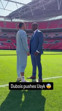 Дюбуа толкнул Усика на дуэли взглядов