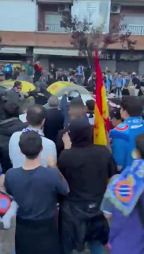 Автомобиль протаранил толпу людей во время матча «Барселоны»