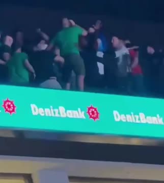 Фанаты «Панатинаикоса» и «Олимпиакоса» устроили стычку