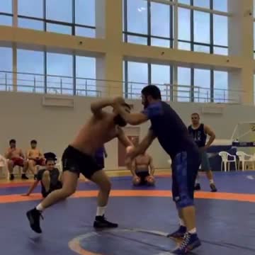 Хамзат Чимаев борется с Абдулрашидом Садулаевым