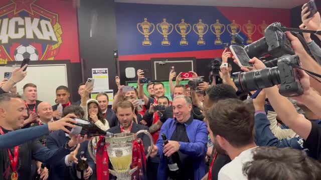 Чемпионская раздевалка ЦСКА после победы в Кубке России