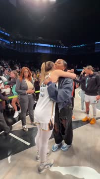 Кори Гауфф получила именную майку от звезды женской НБА