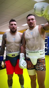 Усик призвал Уайта подписать Ярослава Амосова в UFC