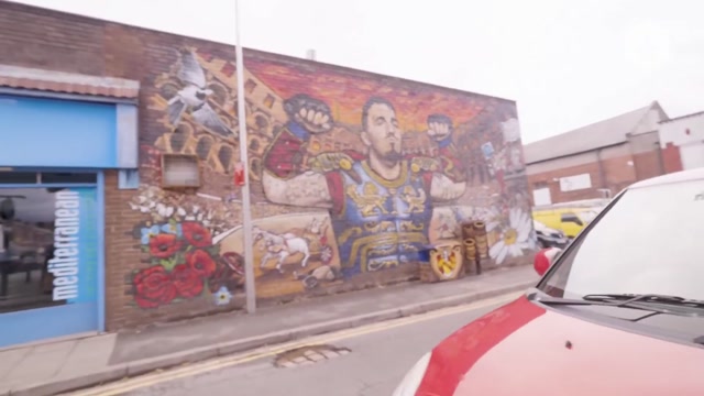 Аспиналл и Пимблетт посетили мурал, посвящённый Тому