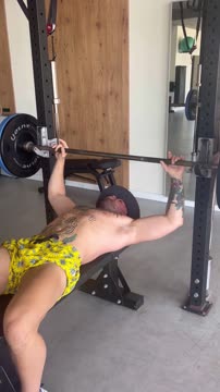 Конор Макгрегор в тренажёрном зале