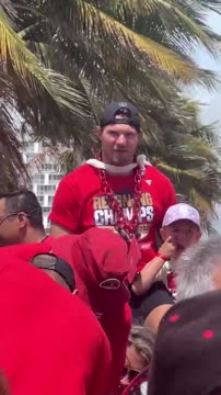 Бобровский и Куликов облачились в российский триколор на чемпионском параде