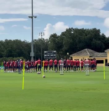 Тренировка «Баварии» началась с минуты молчания в память о Жоте