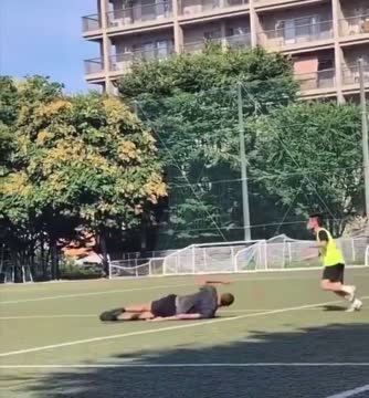 Вембаньяма попытался забить гол ударом через себя