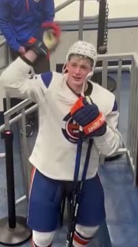 Даниил Прохоров заводит толпу фанатов «Айлендерс»