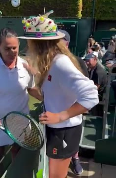 Мирра Андреева забавно наставляет своего тренера Кончиту Мартинес