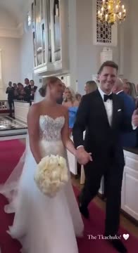 Мэттью Ткачук женился на Элли Коннелл