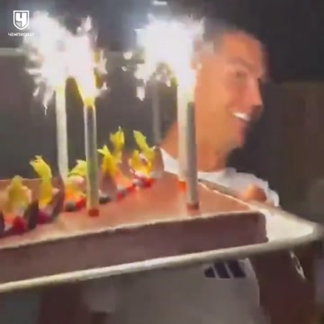 Роналду вынес торт шеф-повару «Аль-Насра» на день рождения