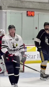 Евгений Кузнецов играет с любителями в Вашингтоне