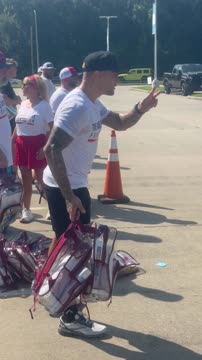 Порье принял участие в благотворительности после ухода из UFC