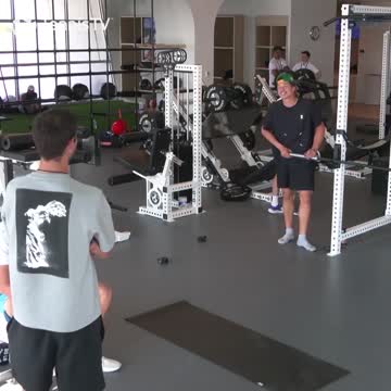 Хачанов и Шелтон пообщались в спортзале спустя сутки после финала в Торонто