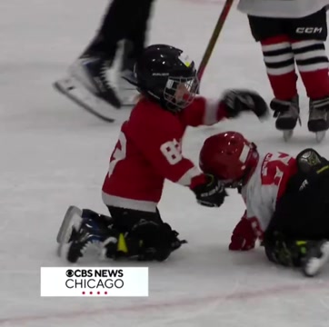 Сыновья Кейна и Дебринкэта устроили драку на льду