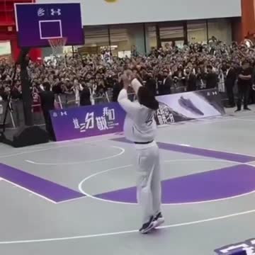 Стефен Карри смазал несколько «трёшек» подряд в Китае