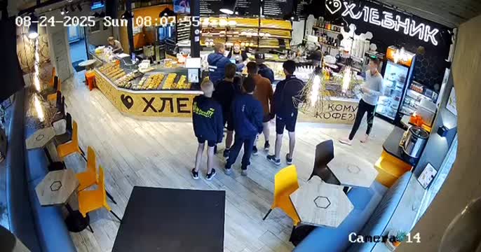 Тренер подрался с юными лыжниками в кафе