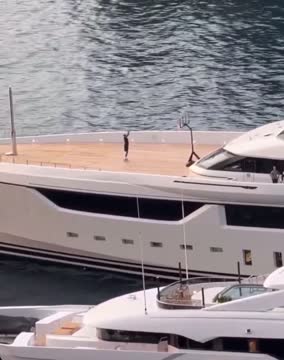 Расселл Уэстбрук отработал броски на яхте